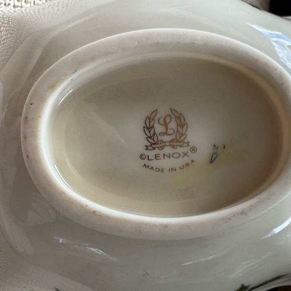 Lenox Cream and Gold Dish with Holly Accents - Picture 4 of 4